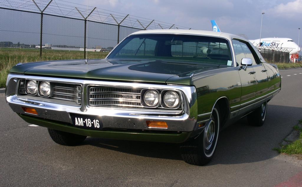 Chrysler New Yorker 1972 op Schiphol Airport